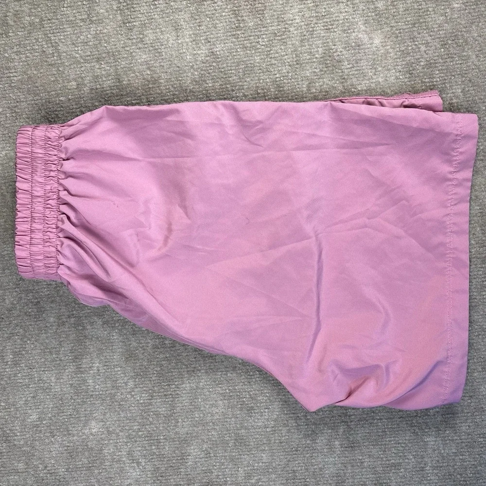 Nike features pull